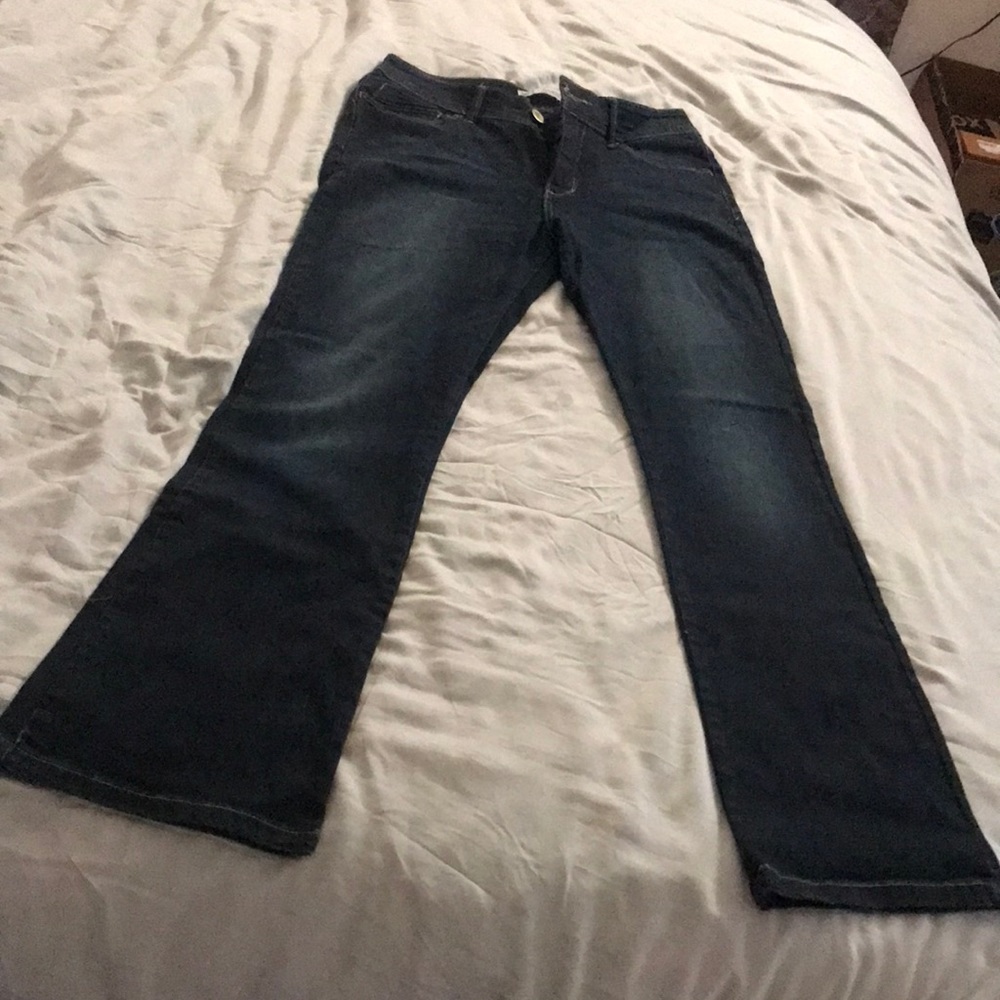 Sz10 Lee mid rise dark wash bootcut Jean with back patch pockets. Mint condition